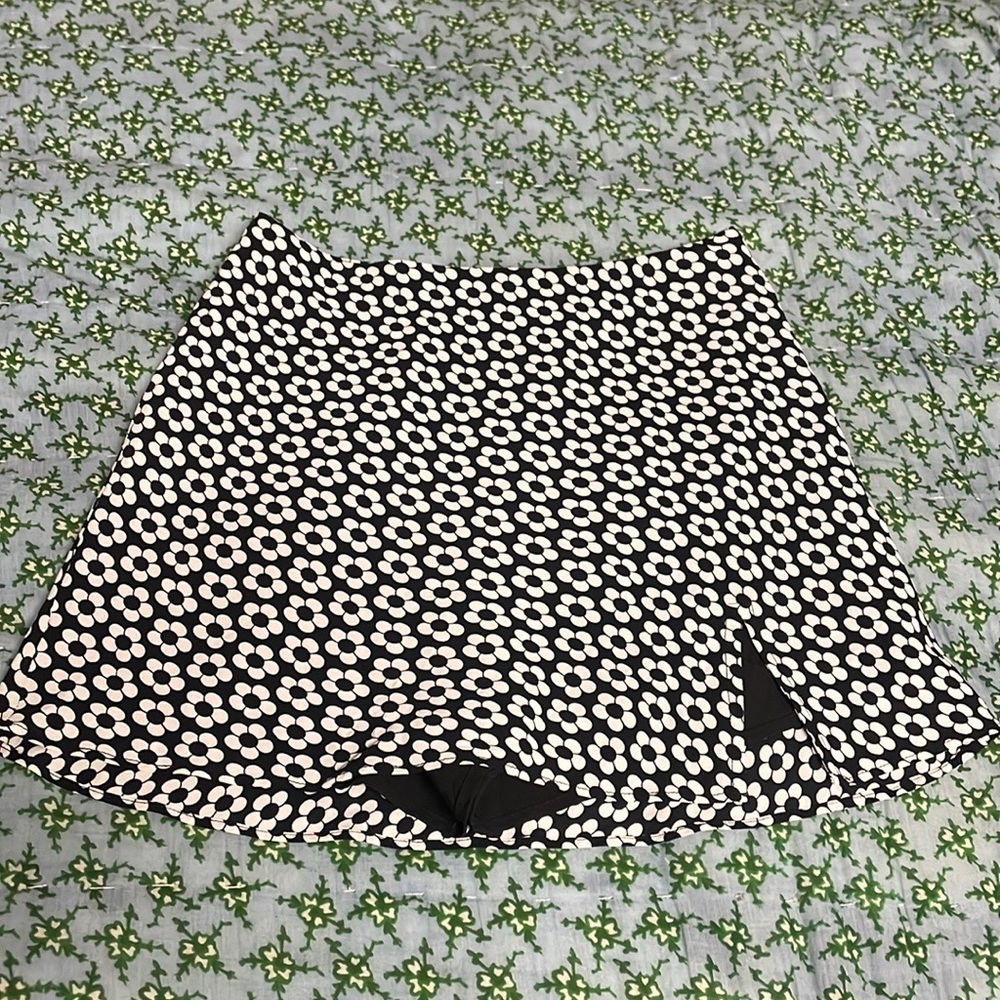Isabelle’s cabinet floral skirt